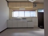 システムキッチンを交換　床を張り替え、明るく清潔感のあるキッチンに